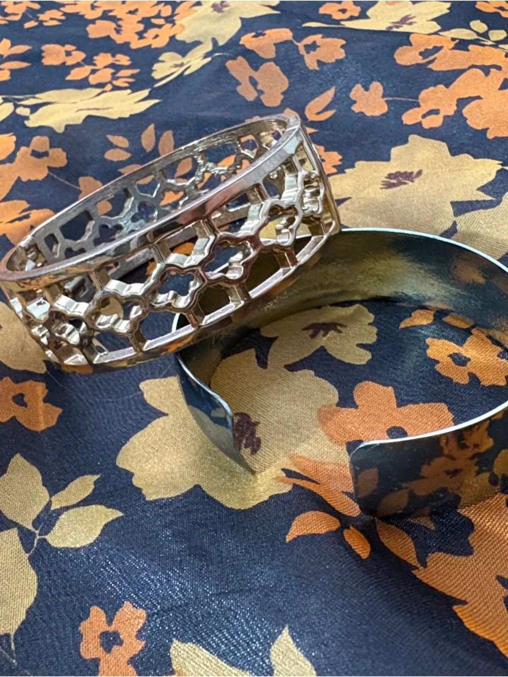 Gold Floral Cutout Bangle Bracelet - Women Jewelry